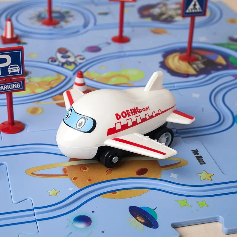Avión de juguete blanco con detalles rojos y ojos de caricatura, con ruedas negras y la marca Boeing Flight, como parte del set de rompecabezas de vagón de tren para pista eléctrica diy en la escena educativa de la ciudad.