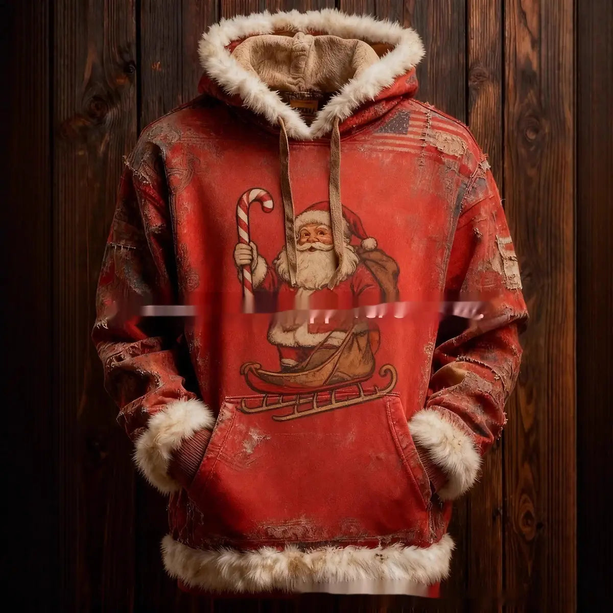 Sudadera roja desgastada de Santa Claus con ribete de piel sintética y gráfico vintage de bandera estadounidense en el frente.