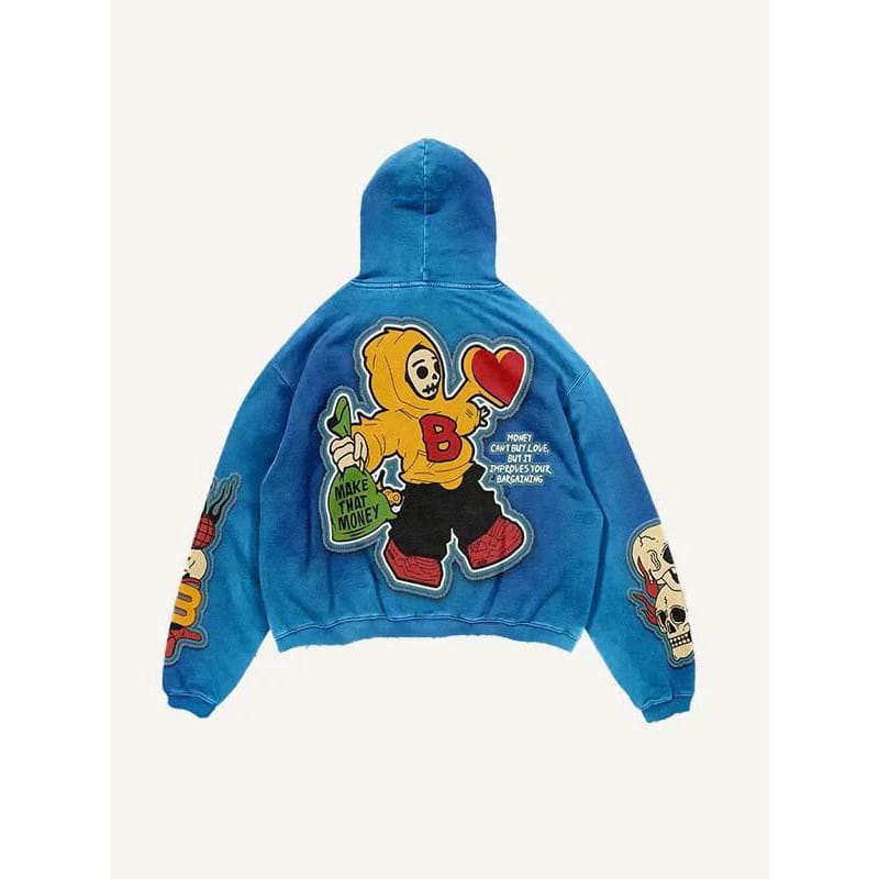 sweat à capuche oversize de style streetwear à imprimé graphique rétro 3D pour hommes, de couleur bleue, avec un squelette de dessin animé tenant de l’argent et un cœur au dos, ainsi que des écussons de crâne sur les manches.