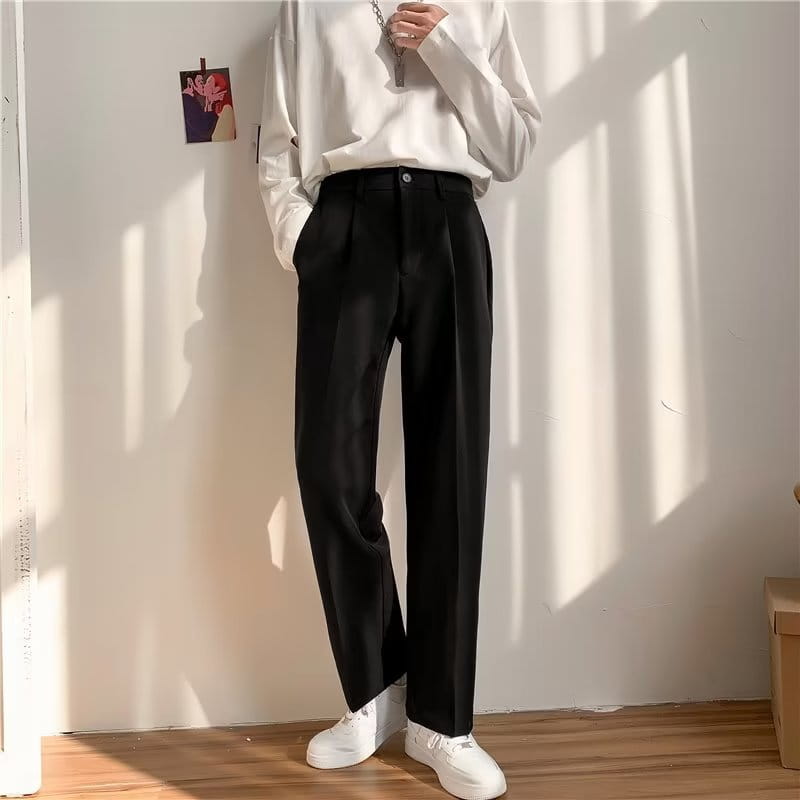 Schwarze plissierte Straight-Leg-Drapierungsloser Hose mit einem eleganten modernen Schnitt.