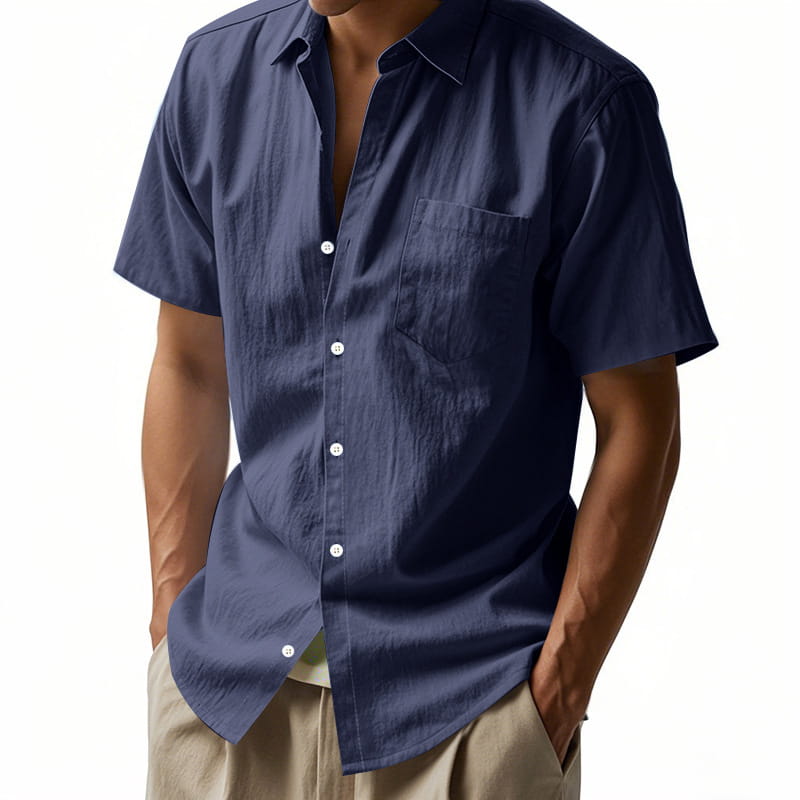 Herren-Leinenhemd mit kurzen Ärmeln in Navy-Blau, mit weißen Knöpfen und Brusttasche, legeres Button-down.