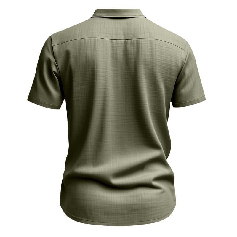 Herren-Leinenhemd mit kurzen Ärmeln in Olivgrün, mit dezentem, strukturiertem Gewebe, Casual Button-down im Polo-Stil.