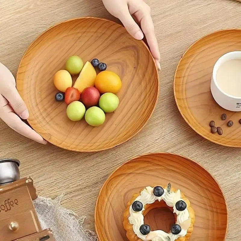 Warm-toned wood grain plastic plates with natural striped patterns in a 10 piece round set.