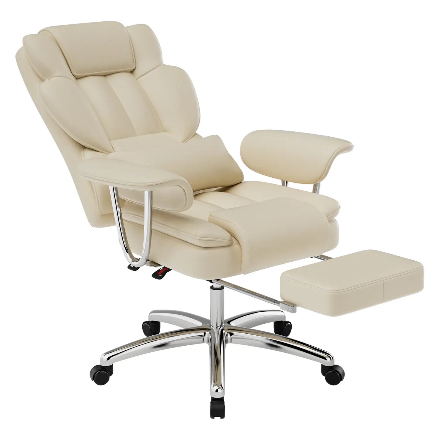 Chaise de direction inclinable en cuir de couleur crème, grande et haute, avec base chromée et roulettes, comprenant un repose-pieds.