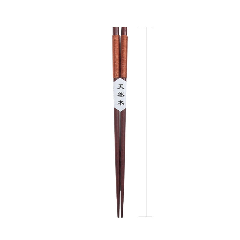 Baguettes en bois naturel avec un corps en bois brun foncé et des poignées texturées brun clair, présentant une étiquette blanche avec des caractères chinois.