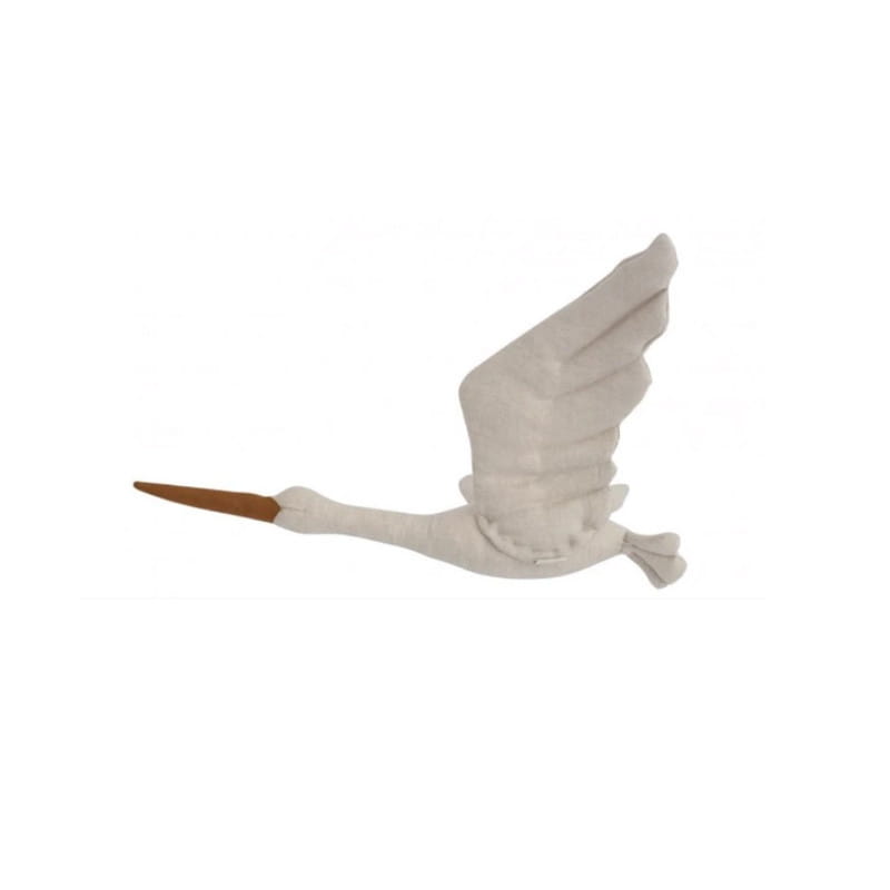 Jouet en peluche représentant une cigogne blanche avec un bec brun et des plumes d’ailes détaillées, conçu comme un oreiller d’animal souple.