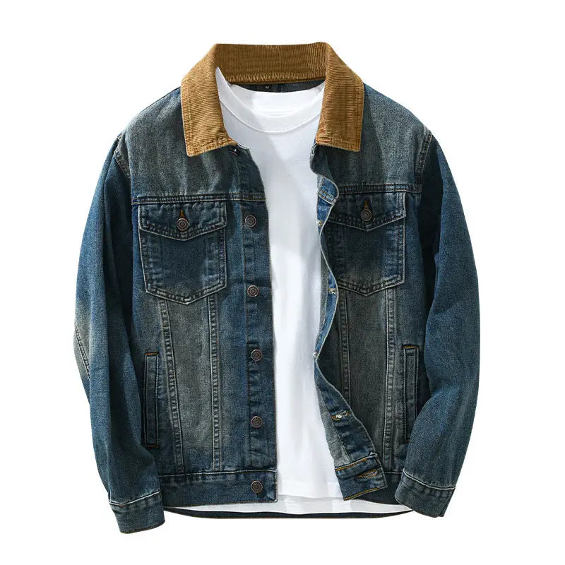 Veste de travail en denim pour homme à col en velours côtelé, en denim bleu foncé, avec un col en velours côtelé beige contrastant et des boutons bruns.