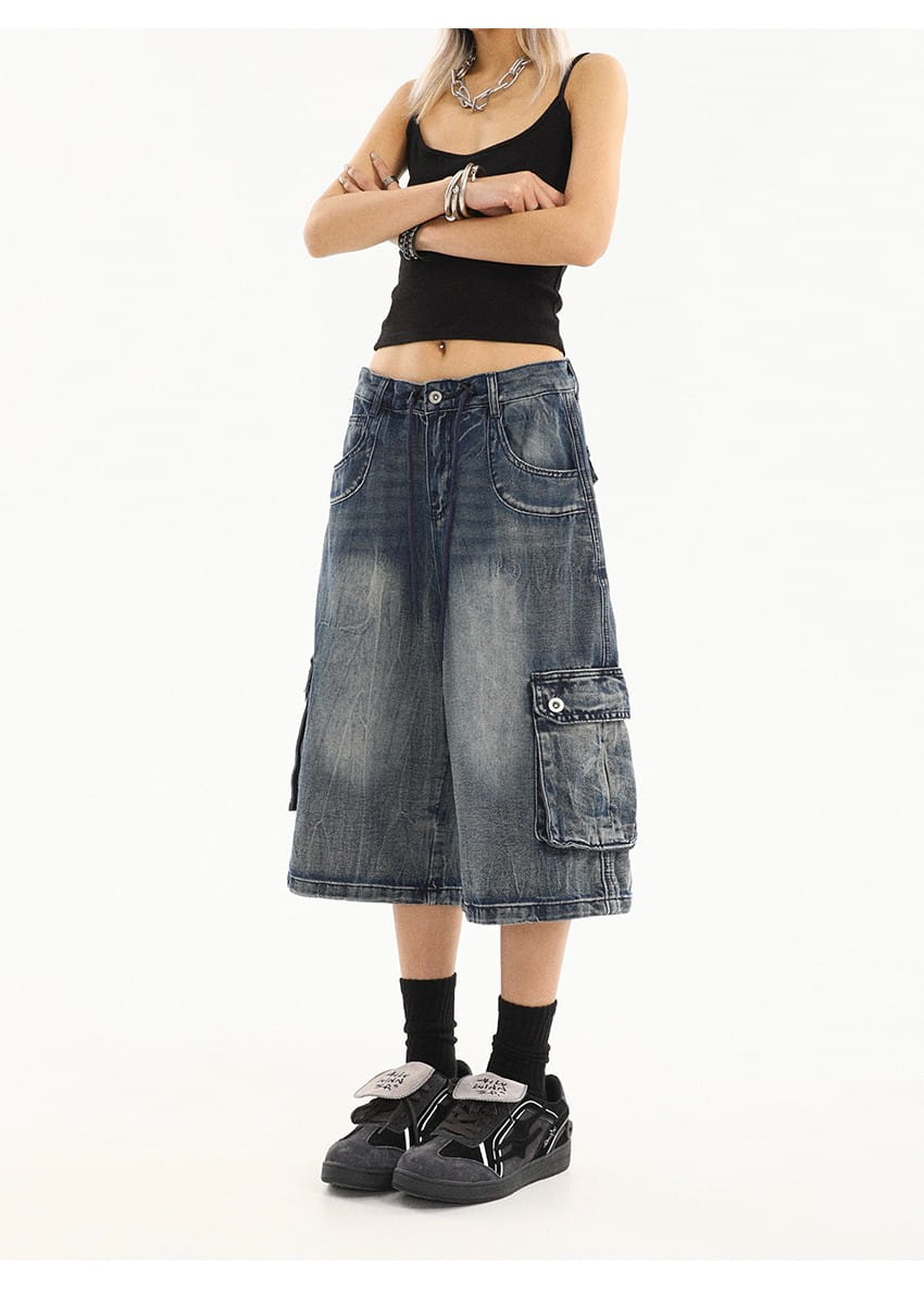Pantalones cargo de mezclilla azul de pierna recta de estilo urbano, con falda cargo de mezclilla desgastada, lavado azul desvaído y múltiples bolsillos