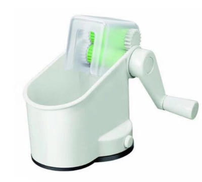 Affûteur manuel de crayons en plastique blanc avec des lames internes vertes et une manivelle, utilisé comme outil manuel d’épluchage de pois, manivelle manuelle pour éplucher les légumes et retirer la coque.