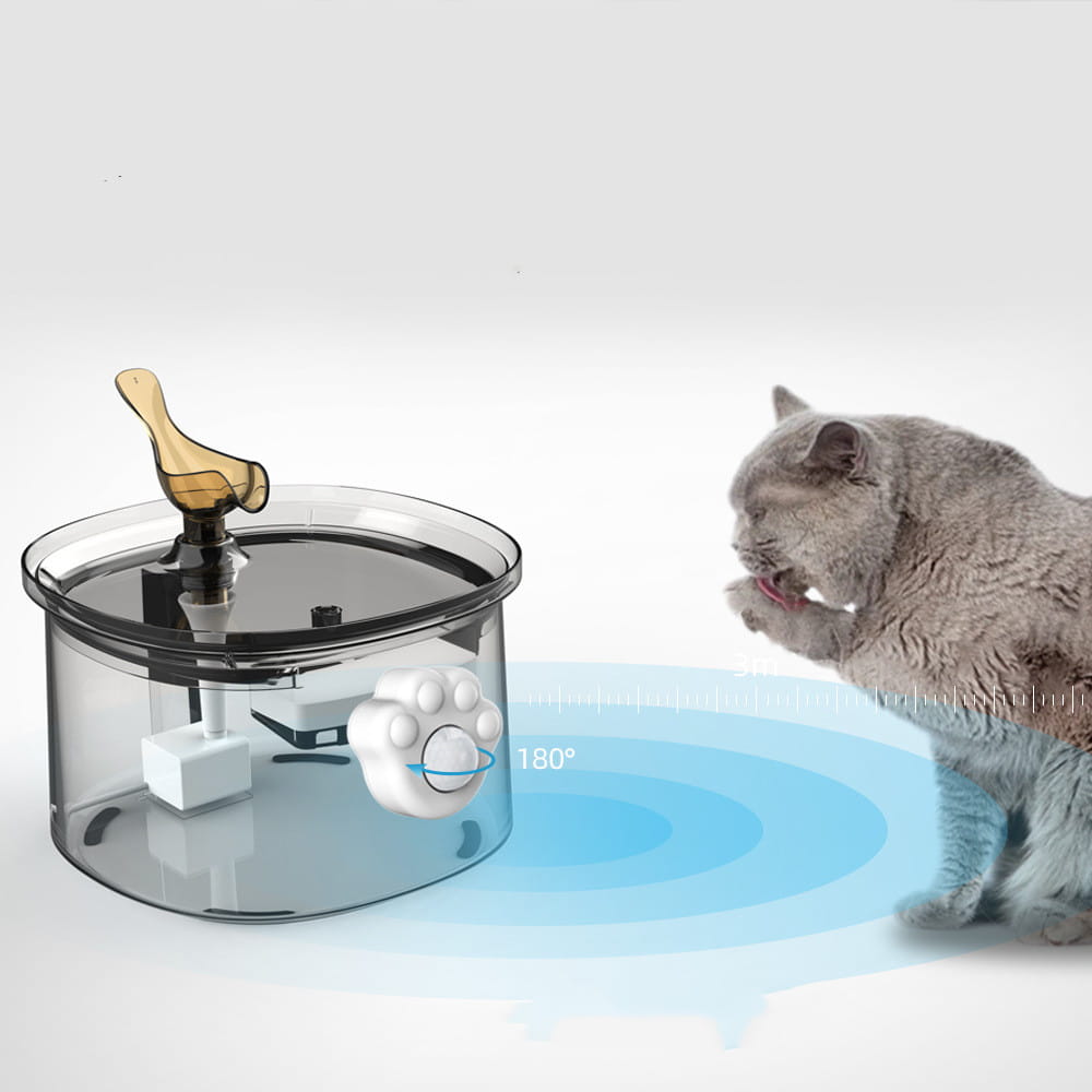 transparenter zylindrischer smarten Wasserautomaten für Haustiere mit Infrarotsensor, mit einem goldfarbenen Entenschnabel-Auslauf und einem weißen Pfotenabdruck-Steuerschalter.