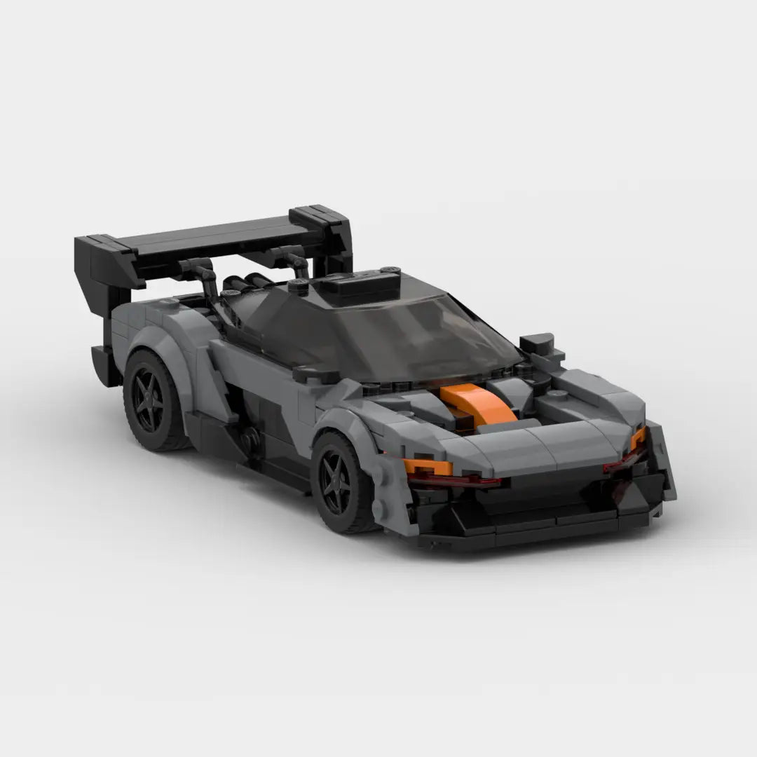 Modelo de coche de carreras de Lego McLaren Senna gris y negro, con detalles naranjas incluidos en el producto titulado juguete de coche deportivo de bloques de construcción Orange McLaren Speedtail.
