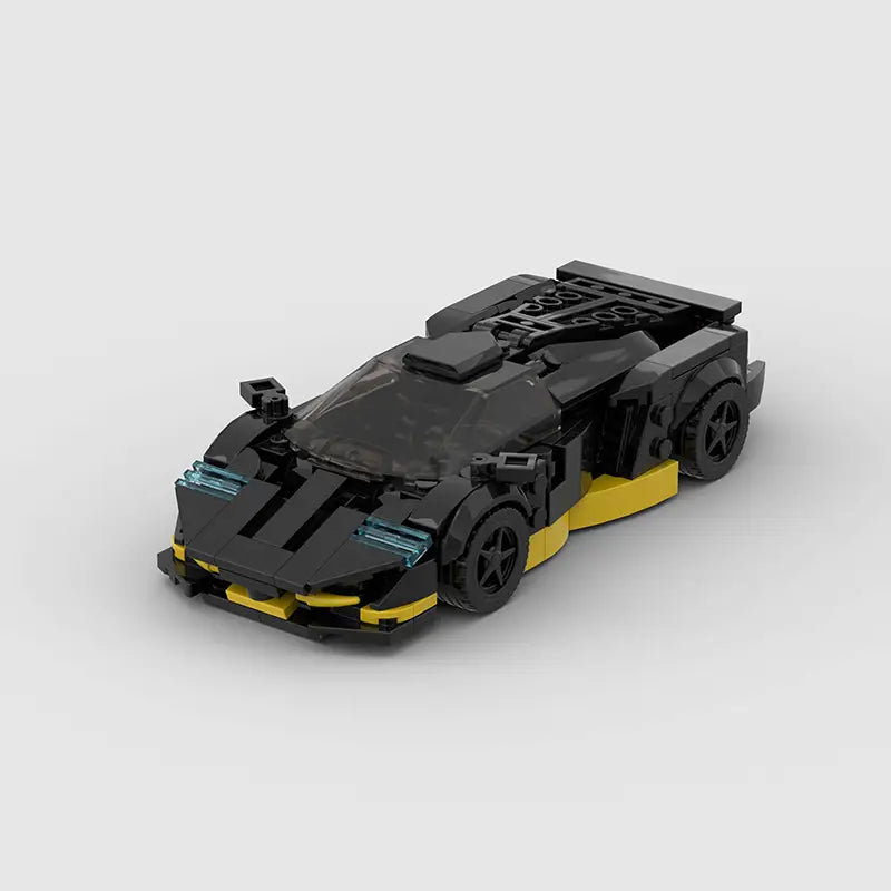 Modèle Lego noir et jaune d’une voiture de sport futuriste avec touches bleues transparentes, issu de l’ensemble de construction de la voiture de course M10271, 326 pièces.