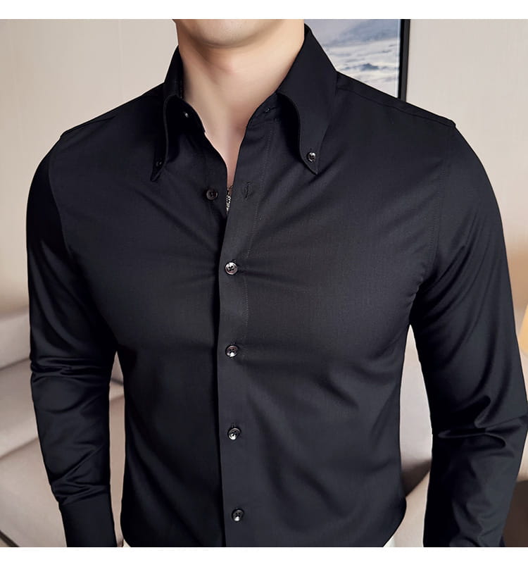 Chemise habillée noire sans repassage à manches longues pour homme en grande taille, col boutonné et boutons argentés.
