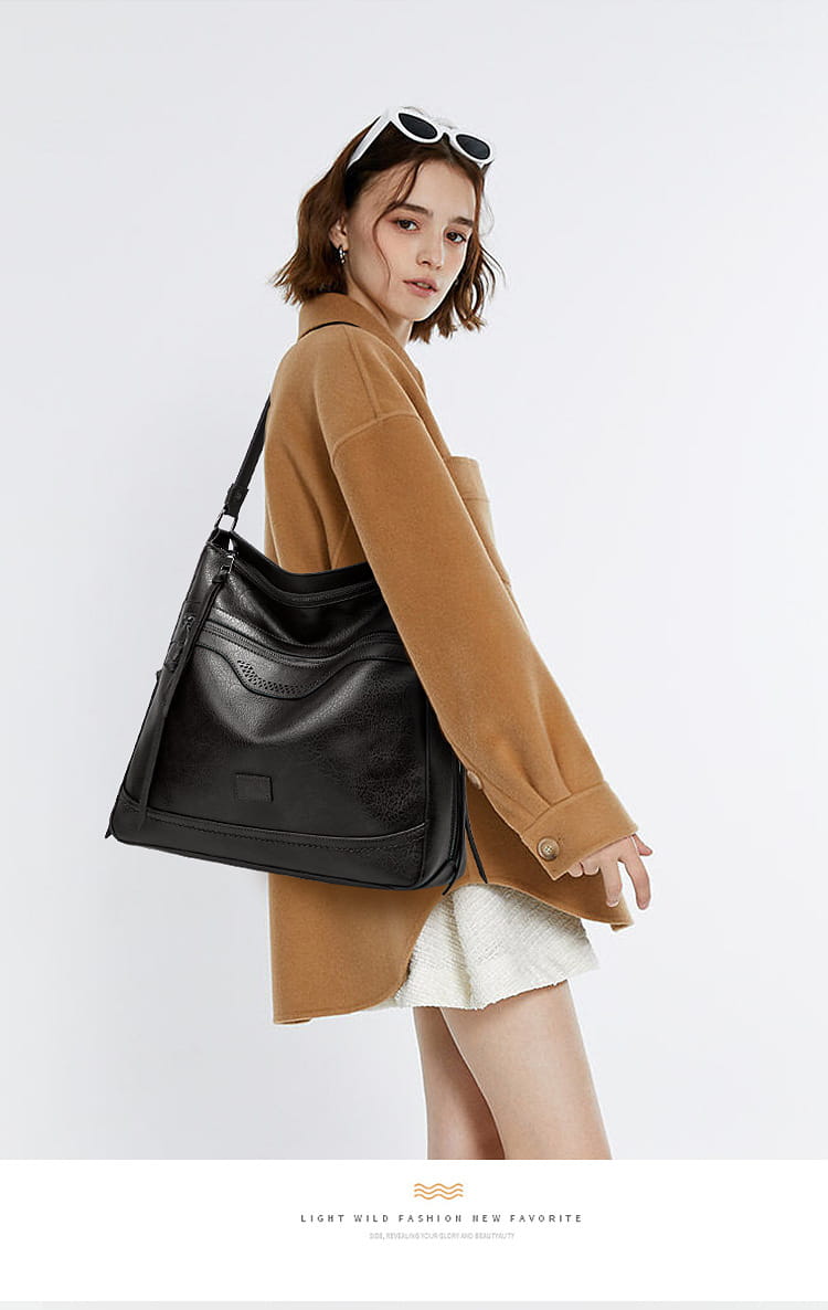 Schwarze Vintage-Lederimitat-Totebag mit structured, lässigem Design, dezenten Prägdetails und mehreren Schultertaschen.