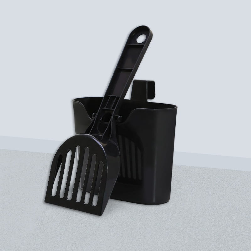 Ensemble pelle à litière pour chat et support en plastique noir, avec long manche, pour un nettoyage et un rangement aisés.