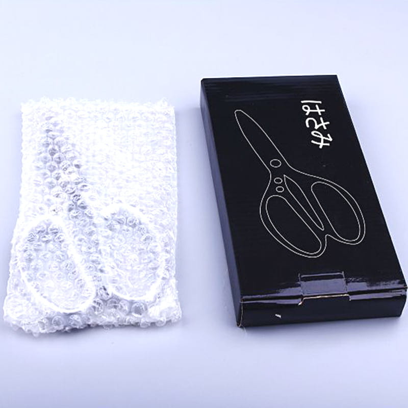 Schwarze Küchen-Scheren aus rostfreiem Stahl für Fleisch und Meeresfrüchte, präsentiert in einer eleganten, minimalistischen Box mit weißer Liniengrafik.