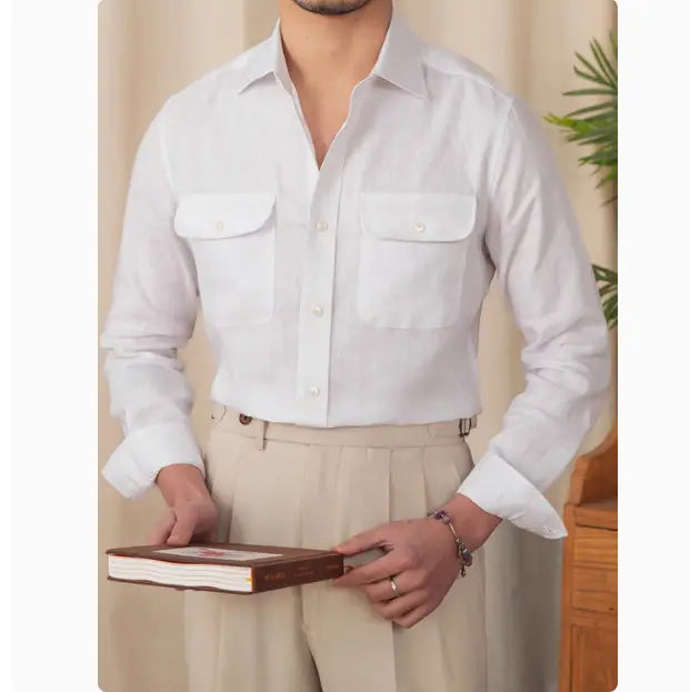 camisa informal de manga larga de lino puro blanca con dos bolsillos en el pecho y mangas recogidas.