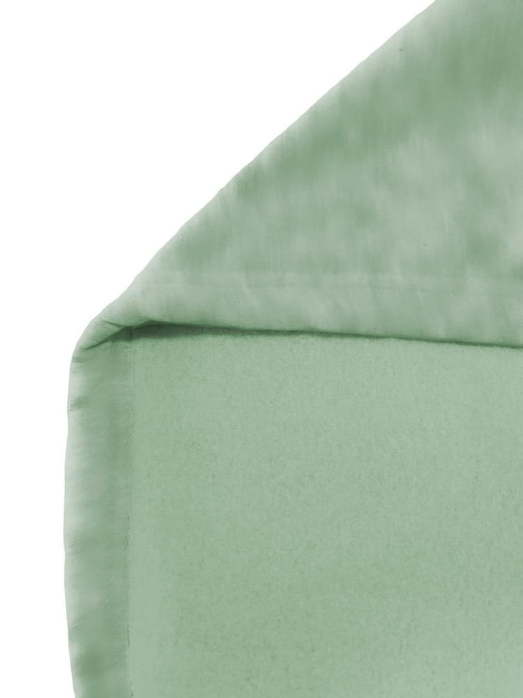 Sweat-shirt à capuche zippé imprimé graphique avec une texture douce de couverture en velours vert menthe et des bords cousus avec soin.