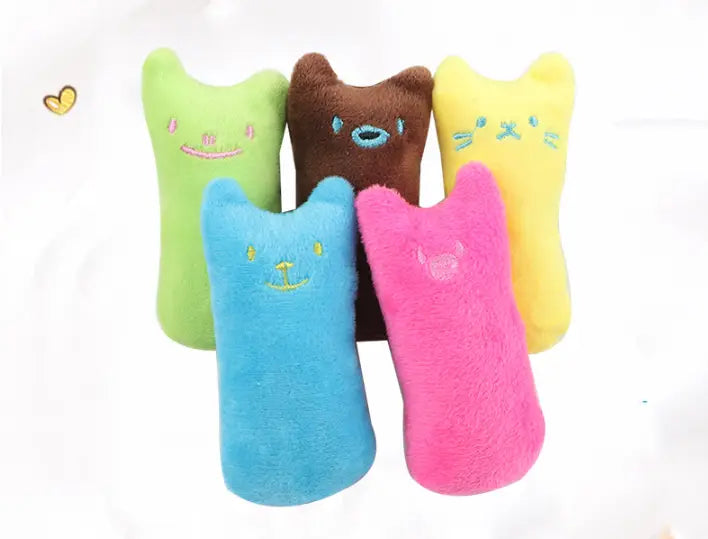 Coussins pelucheux souples en forme de chat, jouets de litière à base de cataire, dans des couleurs vert vif, marron, bleu, rose et jaune, conçus pour le jeu interactif avec le chat.