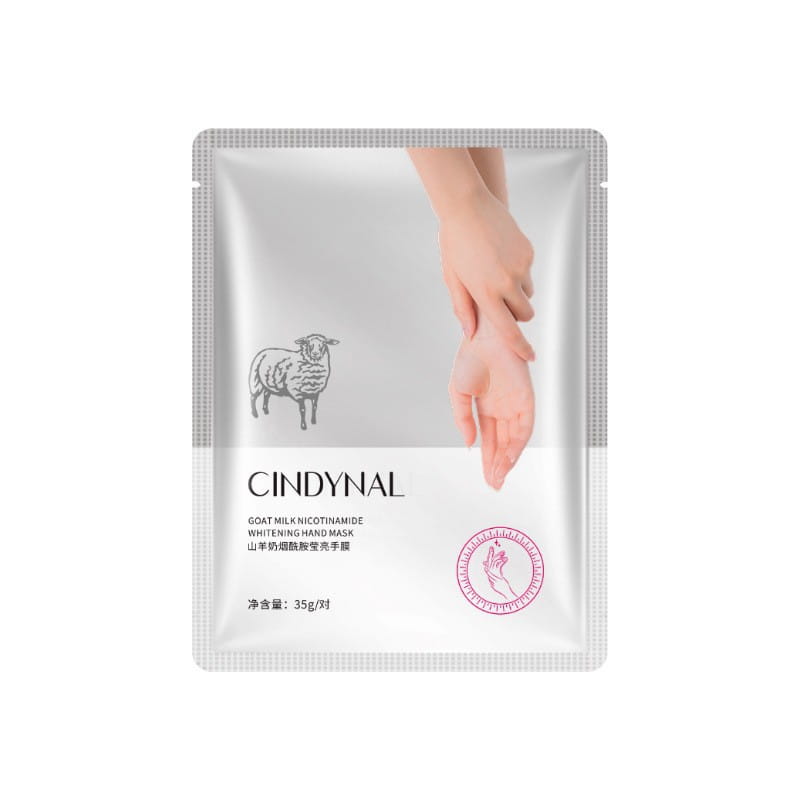 Máscara de manos blanqueadora con leche de cabra y niacinamida Cindynal, en un práctico sobre metalizado plata y blanco con una ilustración de un cordero para hidratar y realzar la luminosidad de las manos.