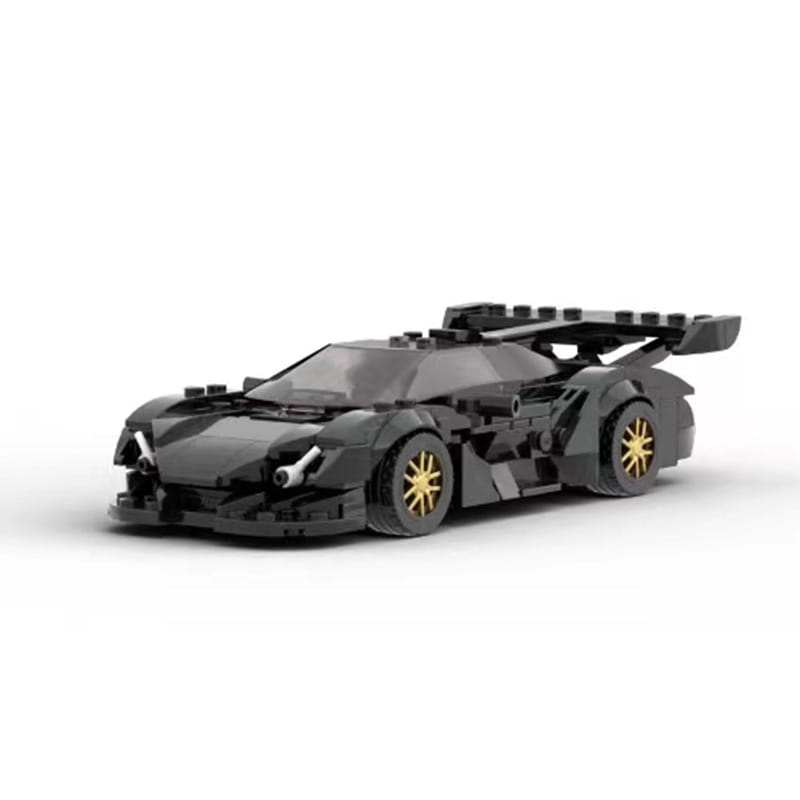 coche deportivo LEGO Technic negro con aros de color dorado y un prominente alerón trasero, mostrado desde el lado posterior, del juguete de bloques de construcción del coche Apollo en color negro con aros dorados, de la línea de productos.