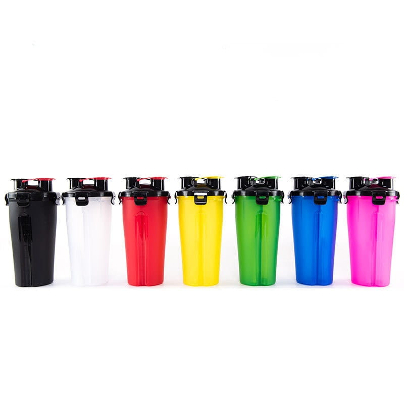 Ein Set aus sechs bunten tragbaren Trinknäpfen für Hunde und faltbaren Futter- und Trinknäpfen mit schwarzen Deckeln und Griffen in Rot, Gelb, Grün, Blau, Pink und Weiß.