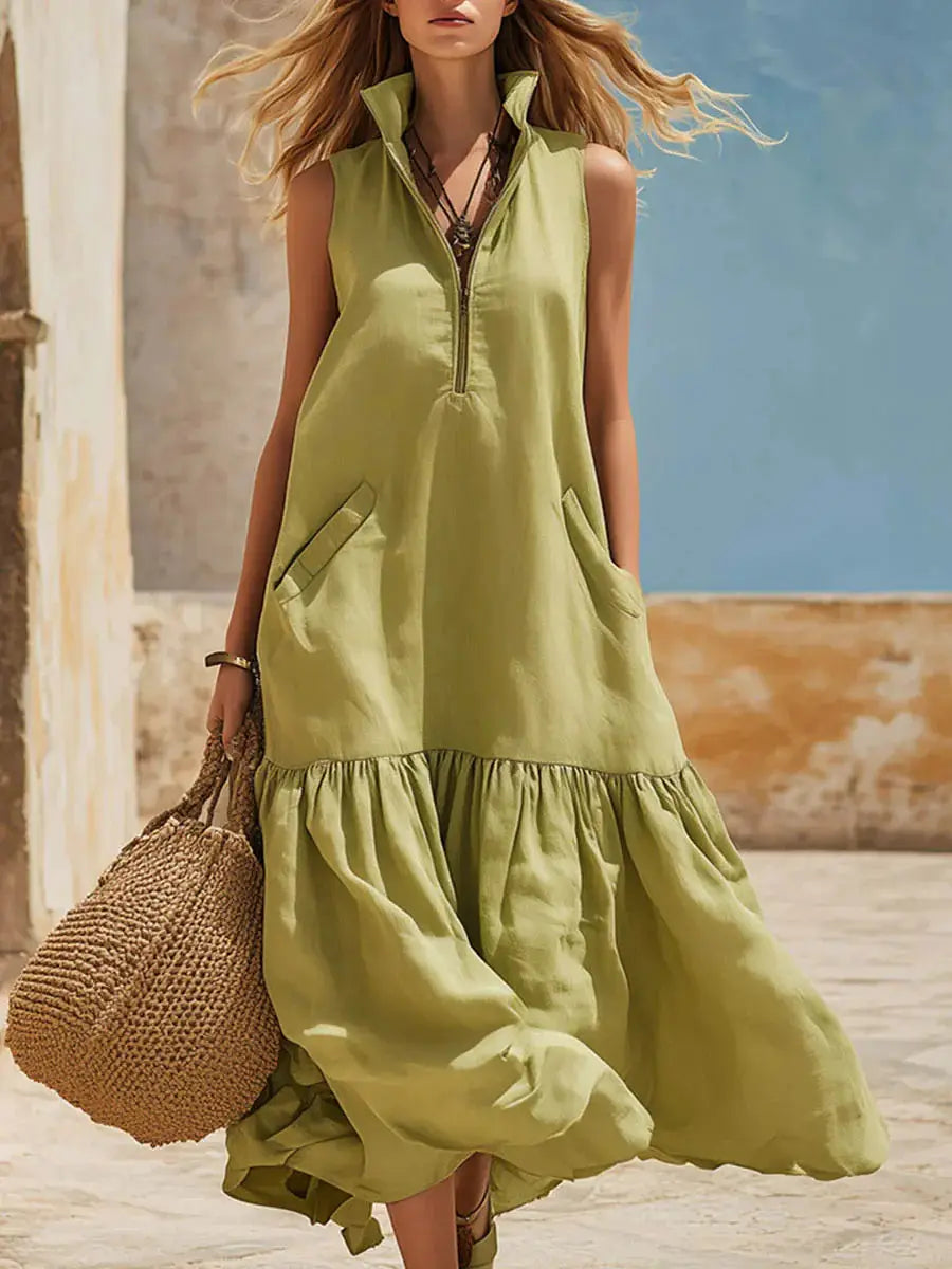 Robe longue sans manches vert olive fluide à col montant, fermeture zippée à l’avant et ourlet volanté à étages, idéale pour les occasions élégantes.