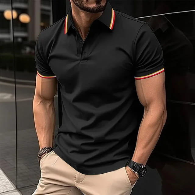 Kontrastiertes Herren-Poloshirt in Schwarz im kurzärmeligem Design mit rotem und gelbem, gestreiftem Kragen- und Ärmelmanschetten-Besatz.