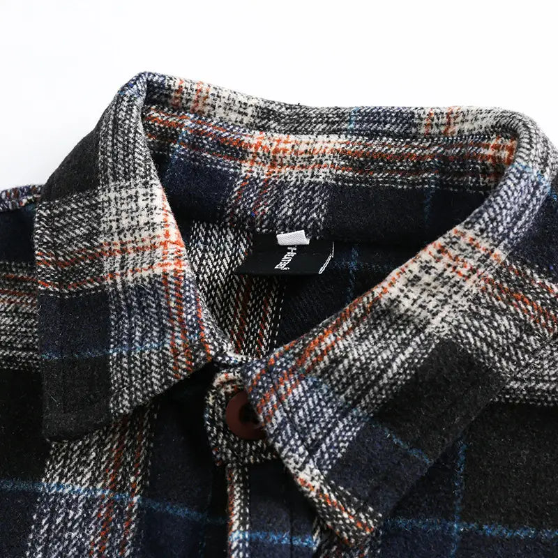 Japanisches Retro-Dunkelgrün-Karo-Flanellhemd mit einem Design aus dunkelblauem und beigem, gewebtem Texturmotiv.