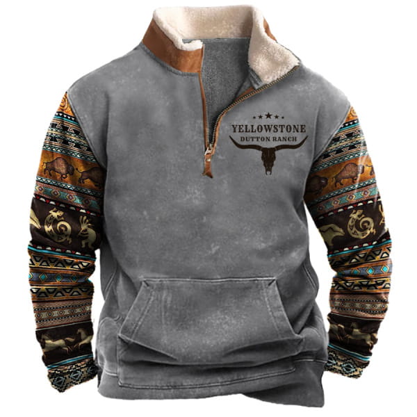 Chaqueta de forro polar vintage tipo quarter zip con estampado tribal de Yellowstone para hombre en color gris, con cuello forrado de sherpa y patrones de fauna tribal en tonos tierra en las mangas.