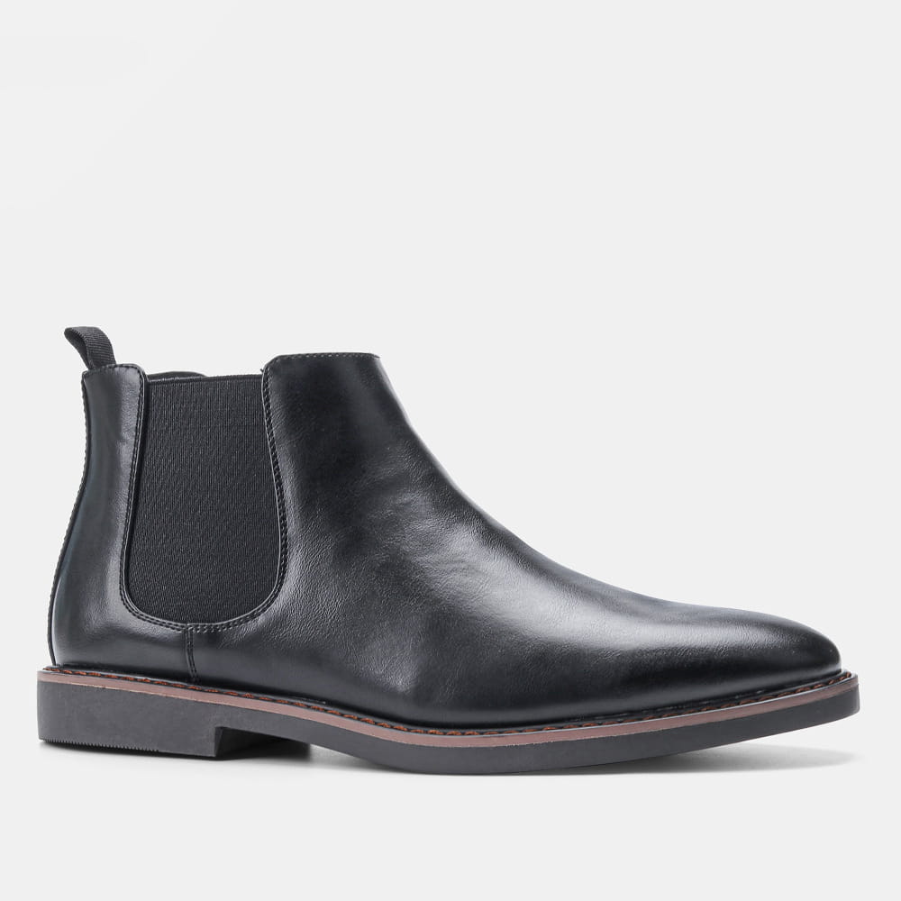 Schwarzer wasserdichter Chelsea-Boot aus Leder für Herren mit elastischen Seitenpaneelen und kontrastierender brauner Sohle.