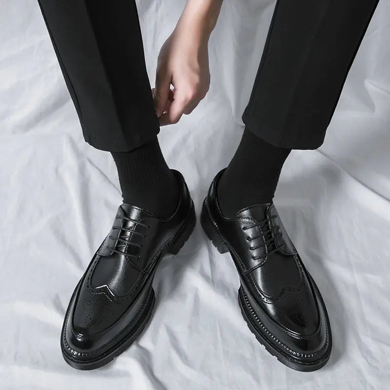 Men’s british style brown leather brogue oxford shoes with glossy finish and chunky black rubber soles.