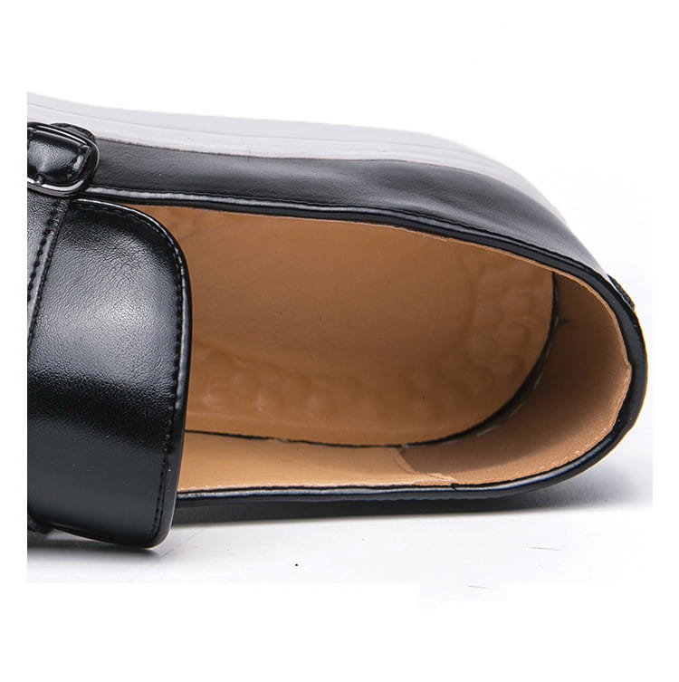 Baskets en cuir pour homme style business casual à double boucle en cuir noir, finition brillante, avec un petit détail de boucle sur le côté.