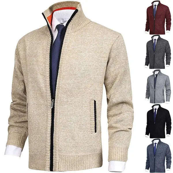 Beiger Herren-Cardigan mit Strukturstrick und Reißverschluss, mit schwarzer Reißverschluss-Besatznaht und gerippten Bündchen.