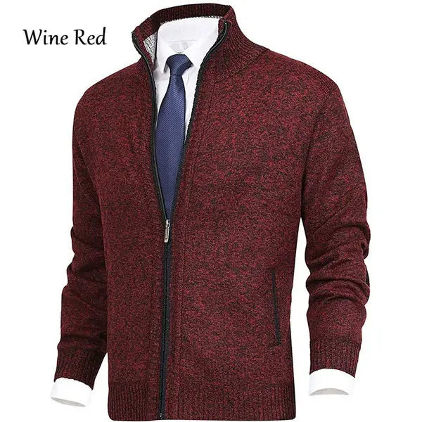 Herren-Cardigan mit Strukturstrick und Reißverschluss in Weinrot, mit gerippten Bündchen und Kragen, aus Strukturstrick gefertigt.