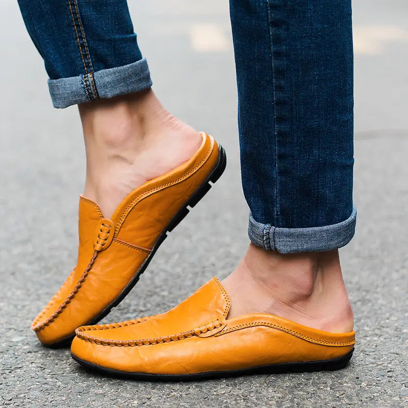 Herren-Lederschlupf-Loafer mit Textur-Mokassins in warmem Orange, mit gestepptem Vorderkappenbereich und schwarzer Gummisohle.