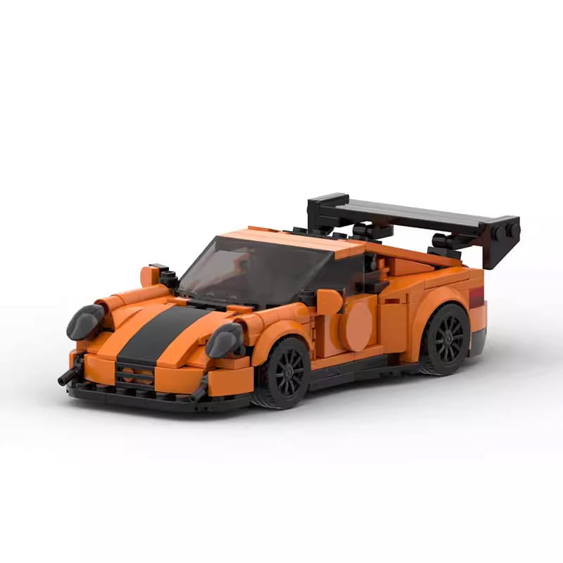 Bausatz für einen orange-schwarzen Lego-Sportwagen mit 384 Bauteilen, der einen Rennwagen mit auffälligem Heckspoiler zeigt.