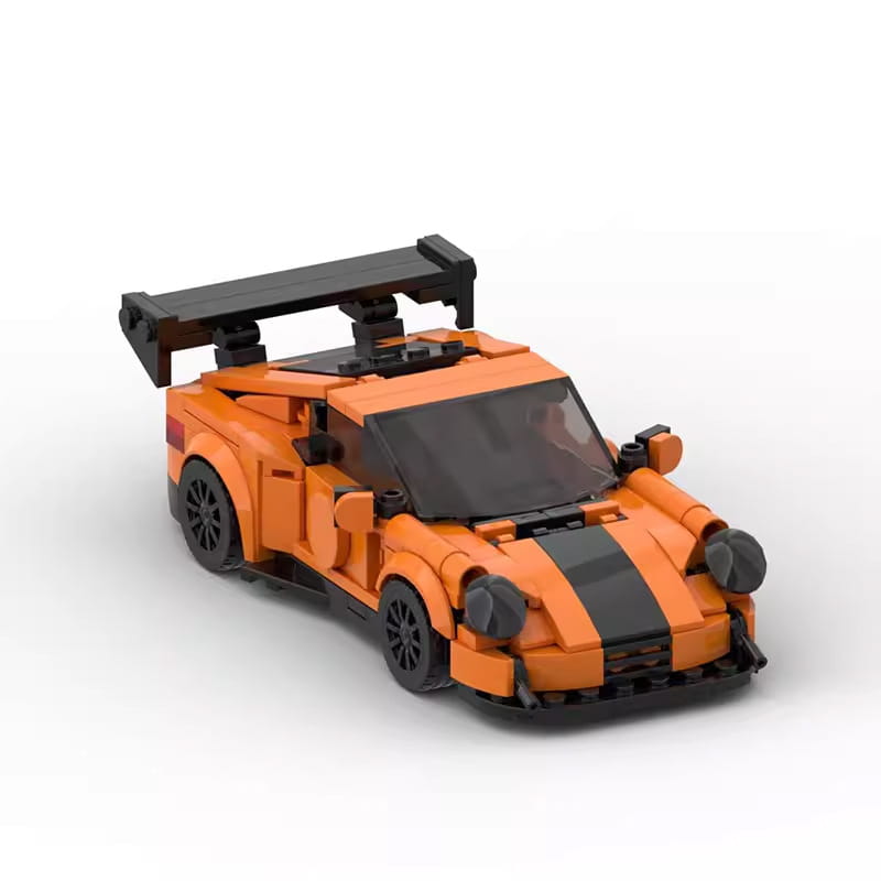 Bausatz für einen orangefarbenen Lego-Sportwagen mit 384 Bauteilen, der einen orange-schwarzen Rennwagen mit auffälligem Heckspoiler zeigt.