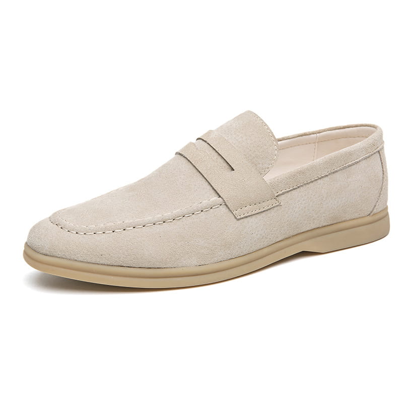 Mocassins pour hommes en daim beige, au design de bride façon penny classique, avec une semelle en caoutchouc assortie pour un usage professionnel à enfiler.