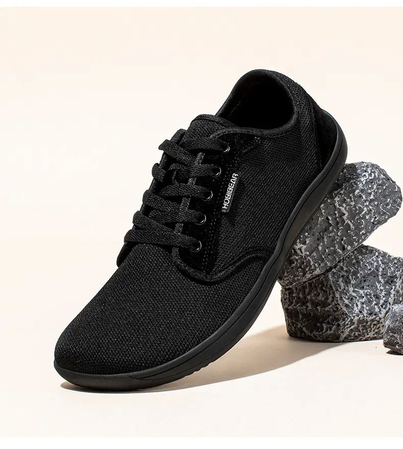 Chaussure de sport décontractée en daim unisexe gs6968 avec un design à laçage en toile noire, dessus en tissu texturé et lacets noirs assortis.