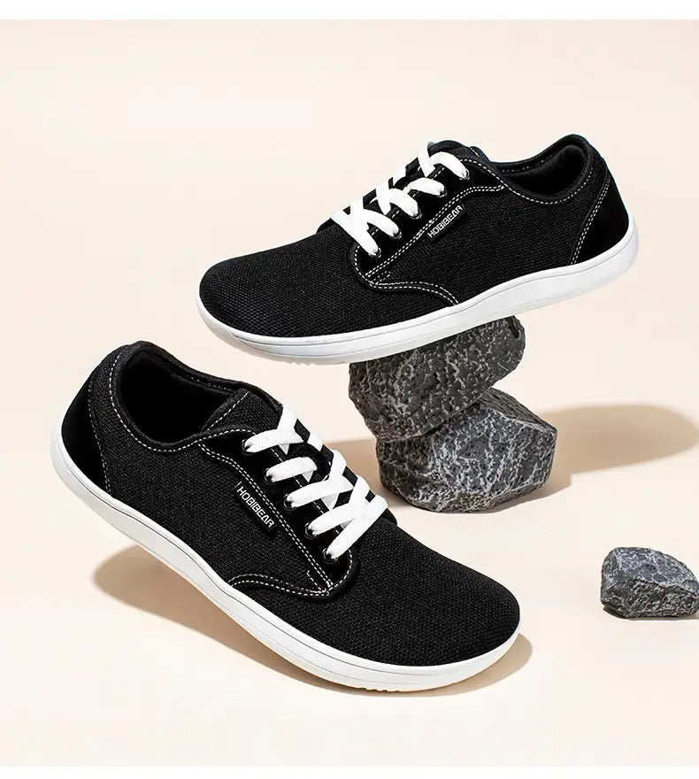 Chaussures de sport décontractées en daim unisexes gs6968 avec des sneakers en toile noire hoggebear, lacets blancs et semelle en caoutchouc blanche contrastante.
