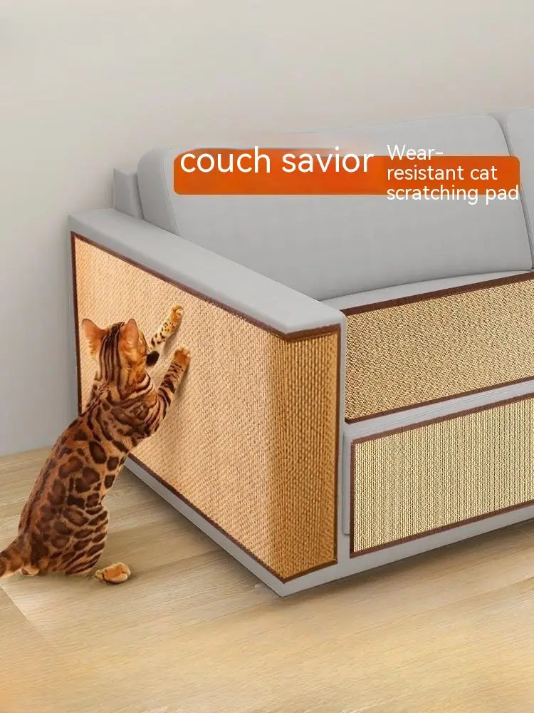Protector del sofá con almohadilla para arañar de gato en tonos grises y beige, con textura tejida resistente al desgaste, diseñada como esterilla duradera para la protección de muebles.