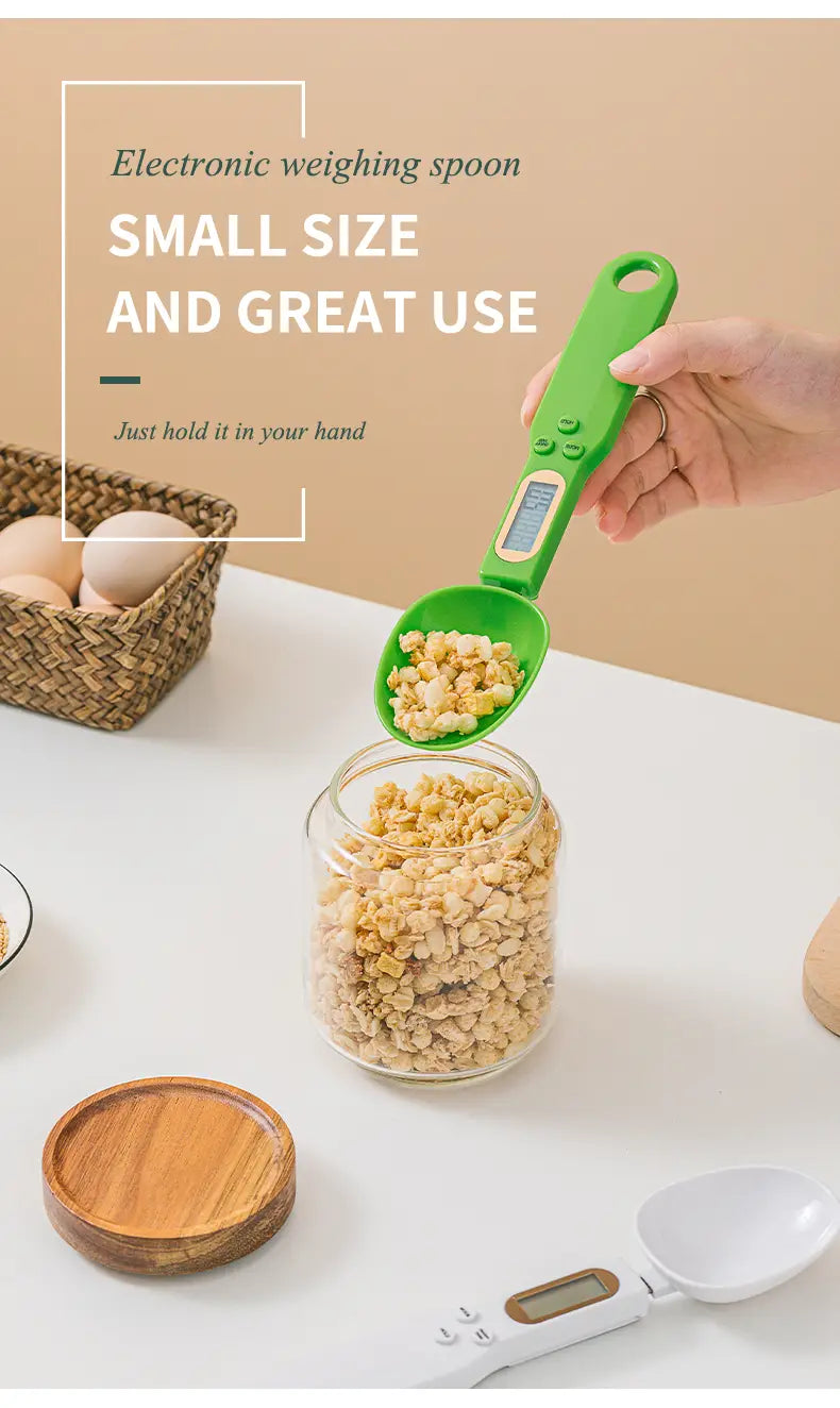 Green electronic digital spoon scale with lcd measuring tool set featuring an ergonomic handle for precise measurement of dry ingredients up to 500g.
