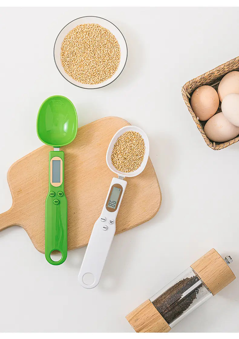 digital spoon scale 500g lcd measuring tool set featuring green and white digital measuring spoons with lcd screens for precise ingredient measurement.