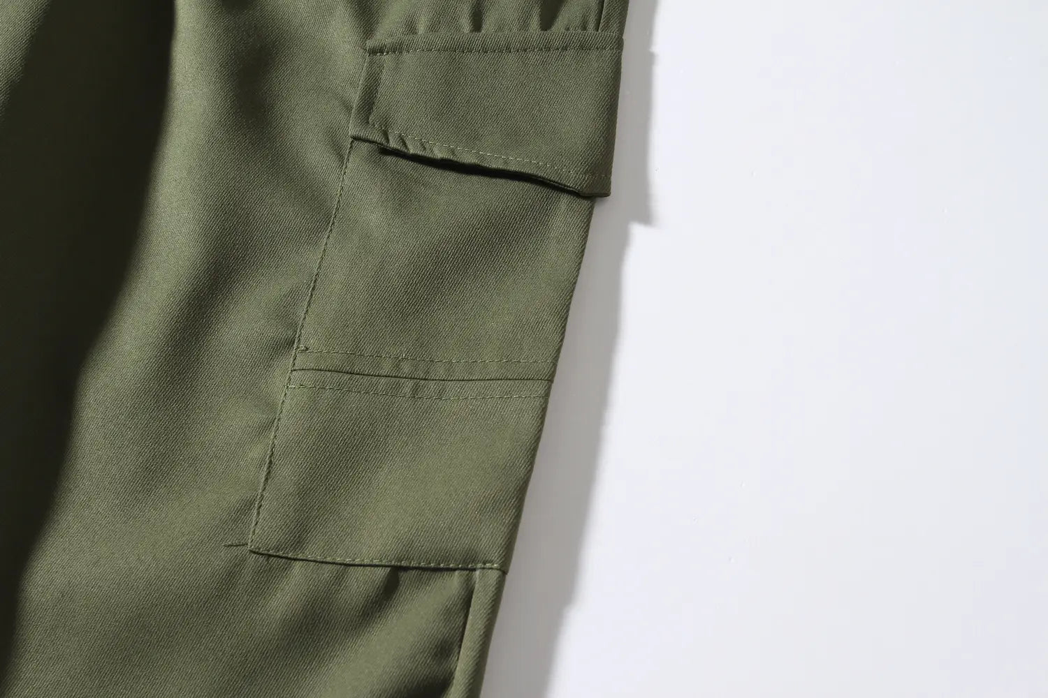 Mens multi pocket cargo work pants in olive green featuring sturdy fabric and flap pockets designed for durability and functionality.