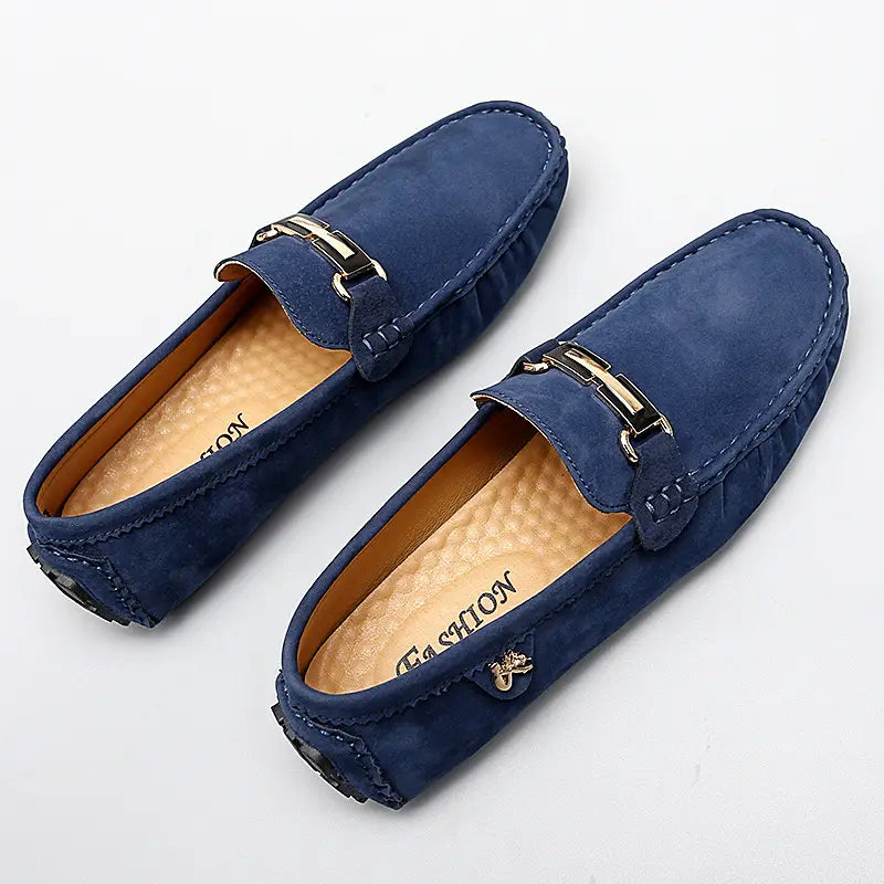 Herren-Slipper aus dunkelblauem Samtleder mit Horsebit-Design, mit goldfarbenen Metallschnallen, handgefertigte Gommino-Schuhen.