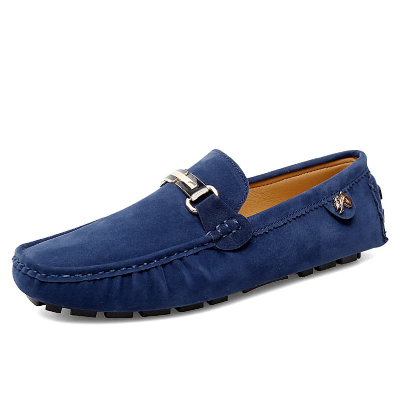Herren-Slipper aus Samtleder mit Horsebit-Design in tiefblauer Farbe, mit einer silberfarbenen Horsebit-Schnalle und tanfarbener Innenauskleidung, sind handgefertigte Gommino-Schuhen.
