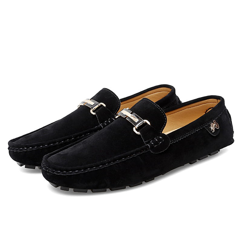 Herren-Slipper aus Samtleder mit Horsebit-Design: schwarzes Samtmaterial mit silberfarbenen Metallschnallen und tanfarbener Innenauskleidung in einem handgefertigten Gommino-Schuhdesign.