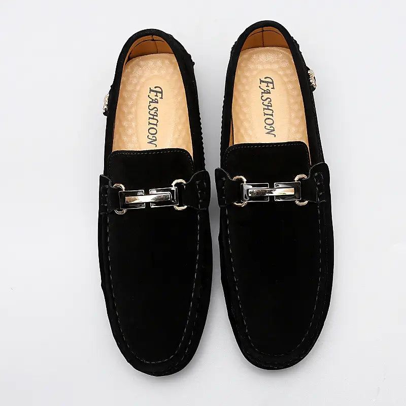 Herren-Schwarze Samtleder-Slipper mit Horsebit-Design: mit einem silberfarbenen Metall-Schnallenriemen und handgefertigten Gommino-Sohlen.