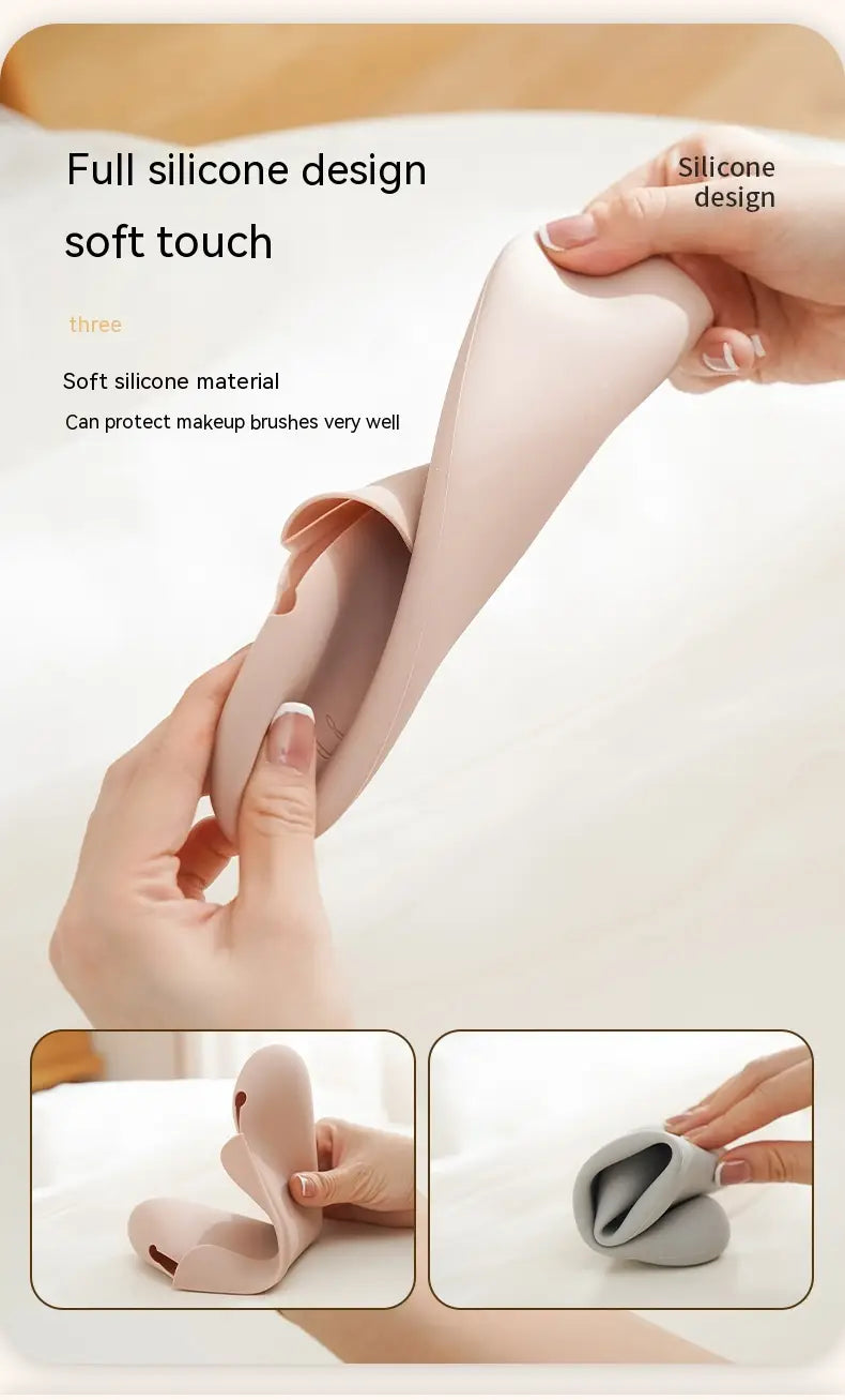 Eine weiche, hellrosa Silikon-Make-up-Pinsel-Reisetafel mit flexiblem Full-Silikon-Design, das Bürsten sanft umschließt.